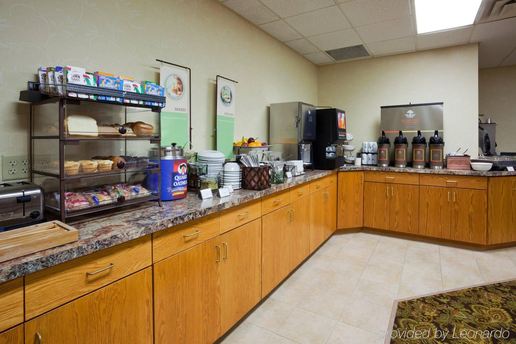 Country Inn & Suites By Radisson, Watertown, Sd Bagian luar foto