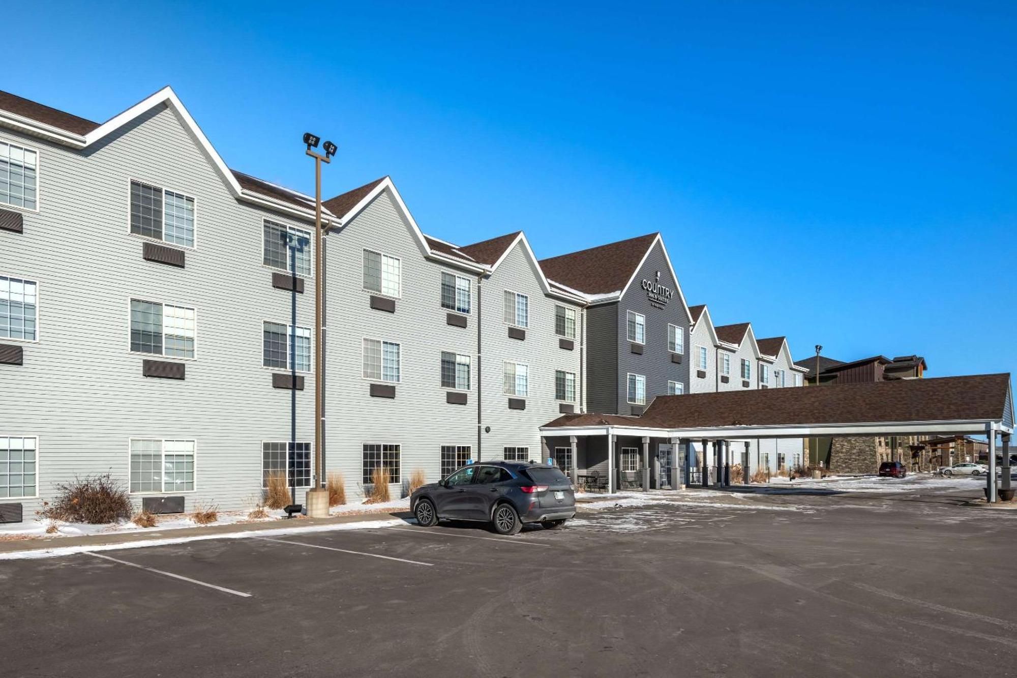 Country Inn & Suites By Radisson, Watertown, Sd Bagian luar foto