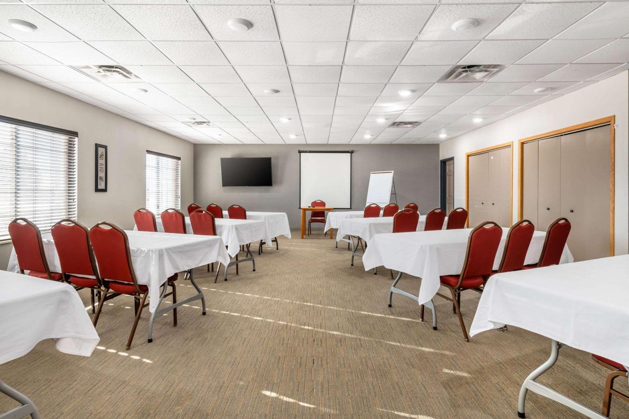 Country Inn & Suites By Radisson, Watertown, Sd Bagian luar foto