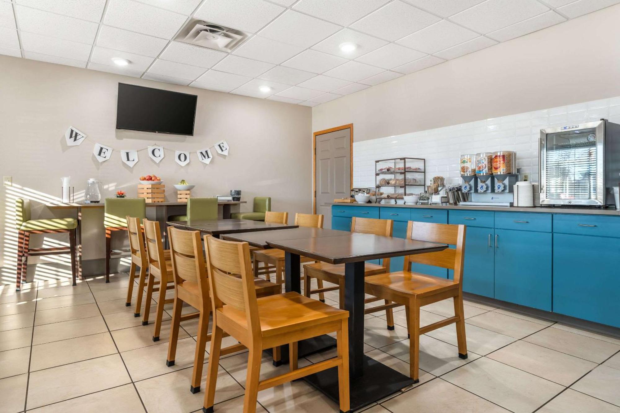 Country Inn & Suites By Radisson, Watertown, Sd Bagian luar foto