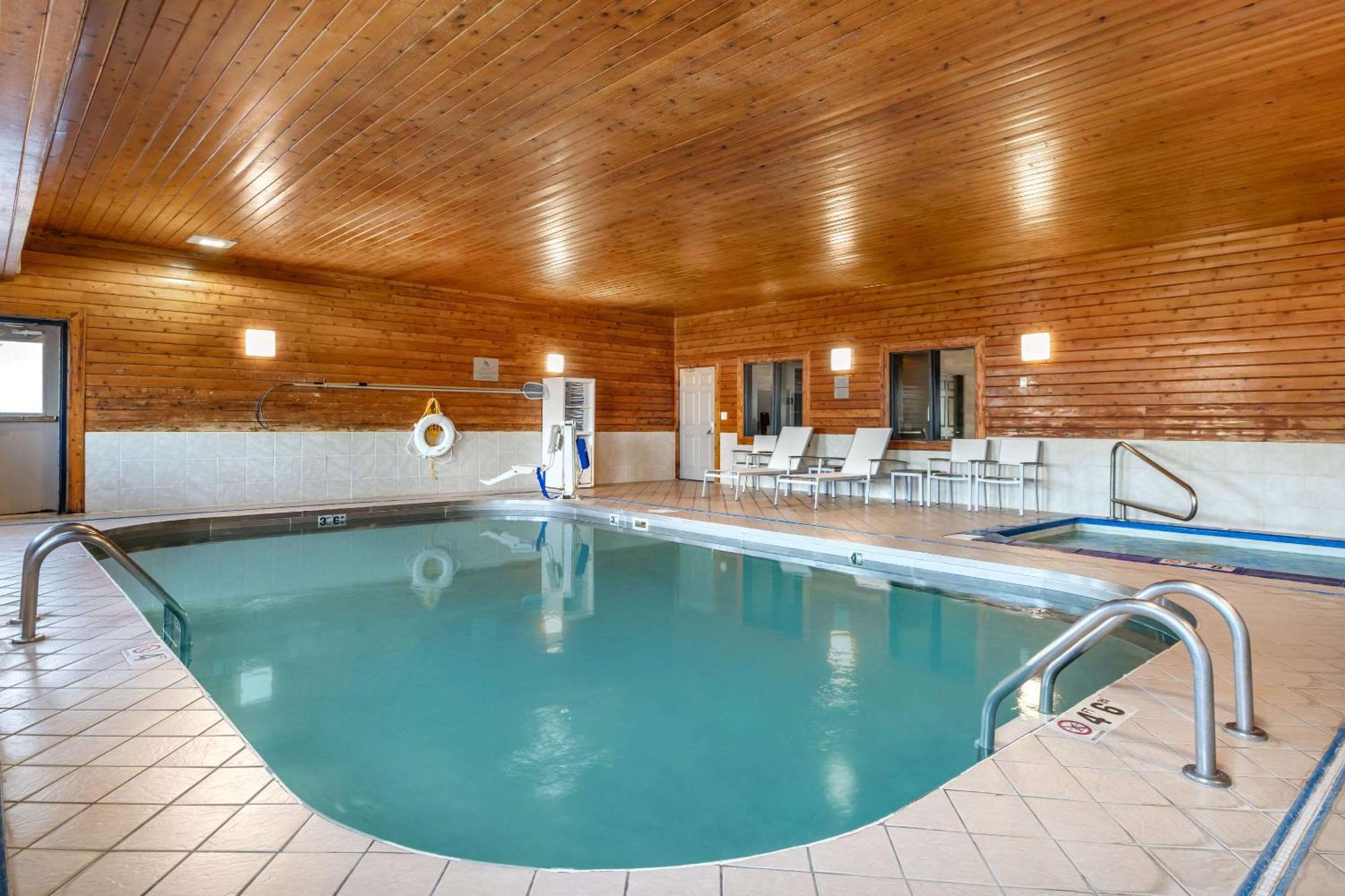 Country Inn & Suites By Radisson, Watertown, Sd Bagian luar foto