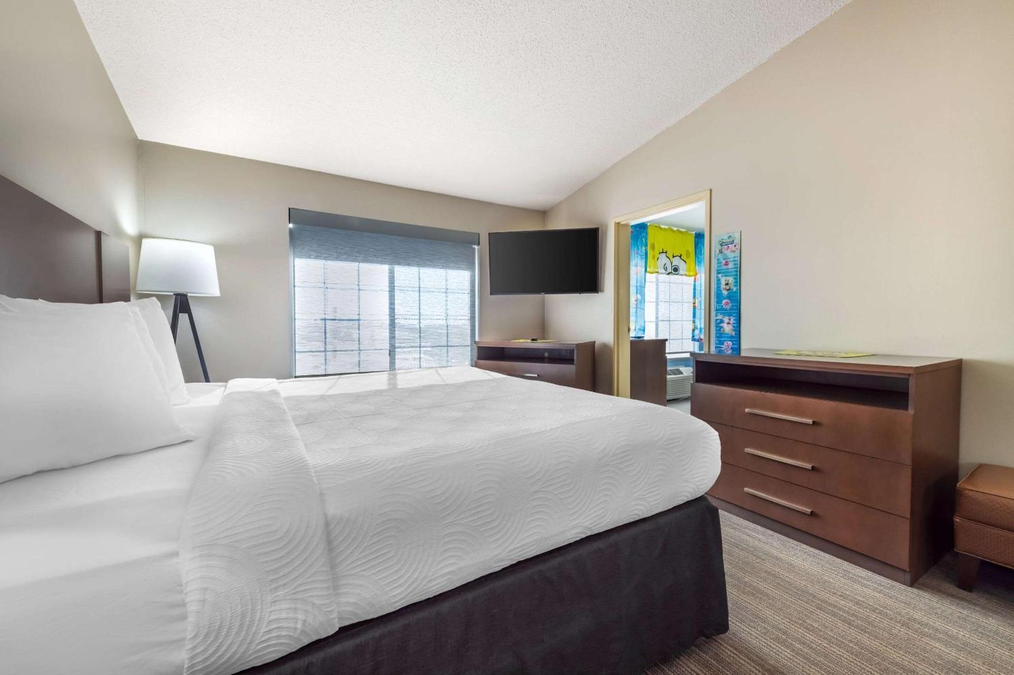 Country Inn & Suites By Radisson, Watertown, Sd Bagian luar foto