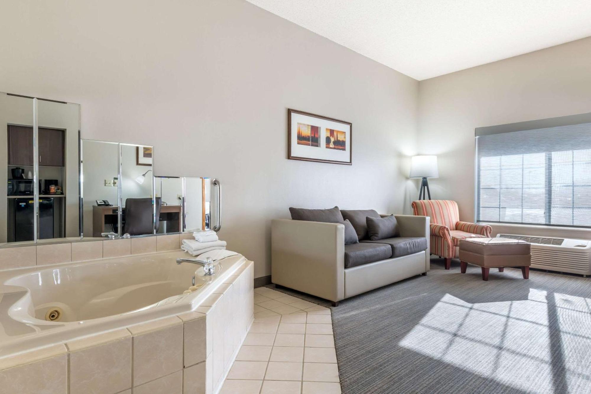 Country Inn & Suites By Radisson, Watertown, Sd Bagian luar foto
