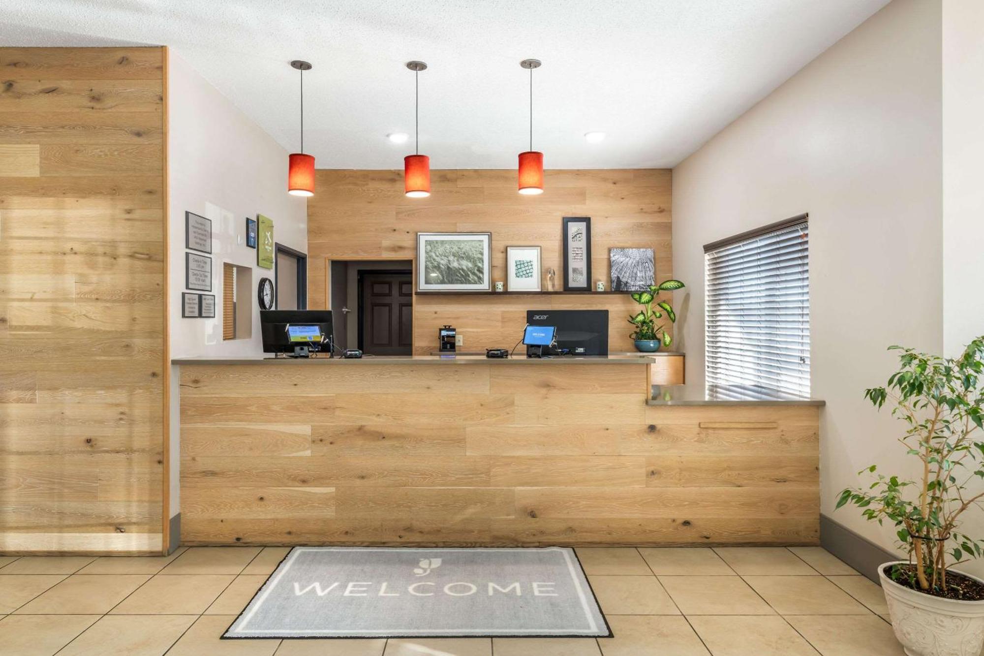 Country Inn & Suites By Radisson, Watertown, Sd Bagian luar foto