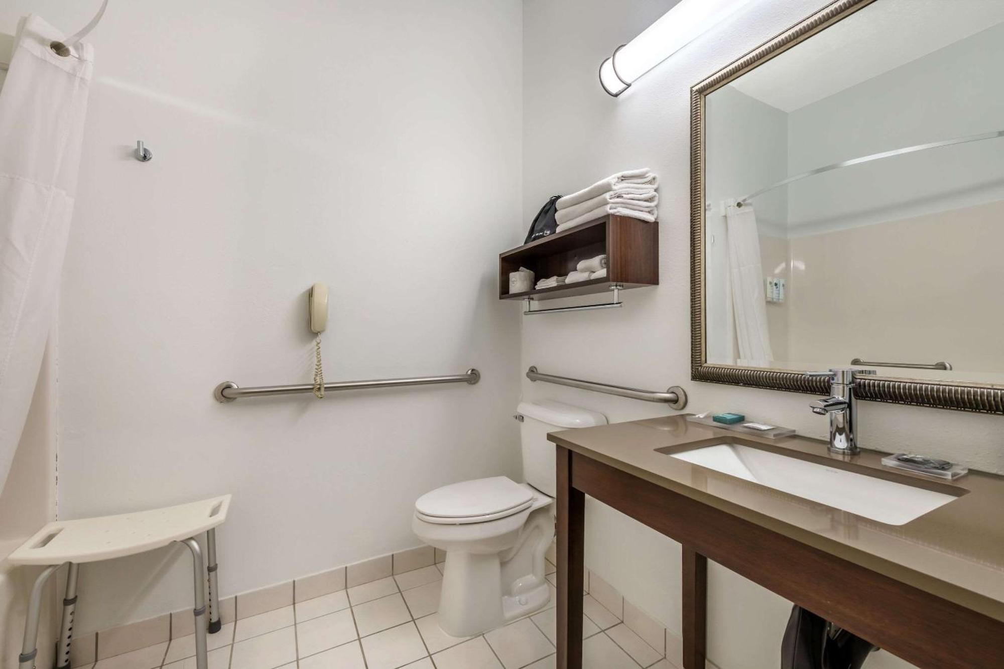 Country Inn & Suites By Radisson, Watertown, Sd Bagian luar foto