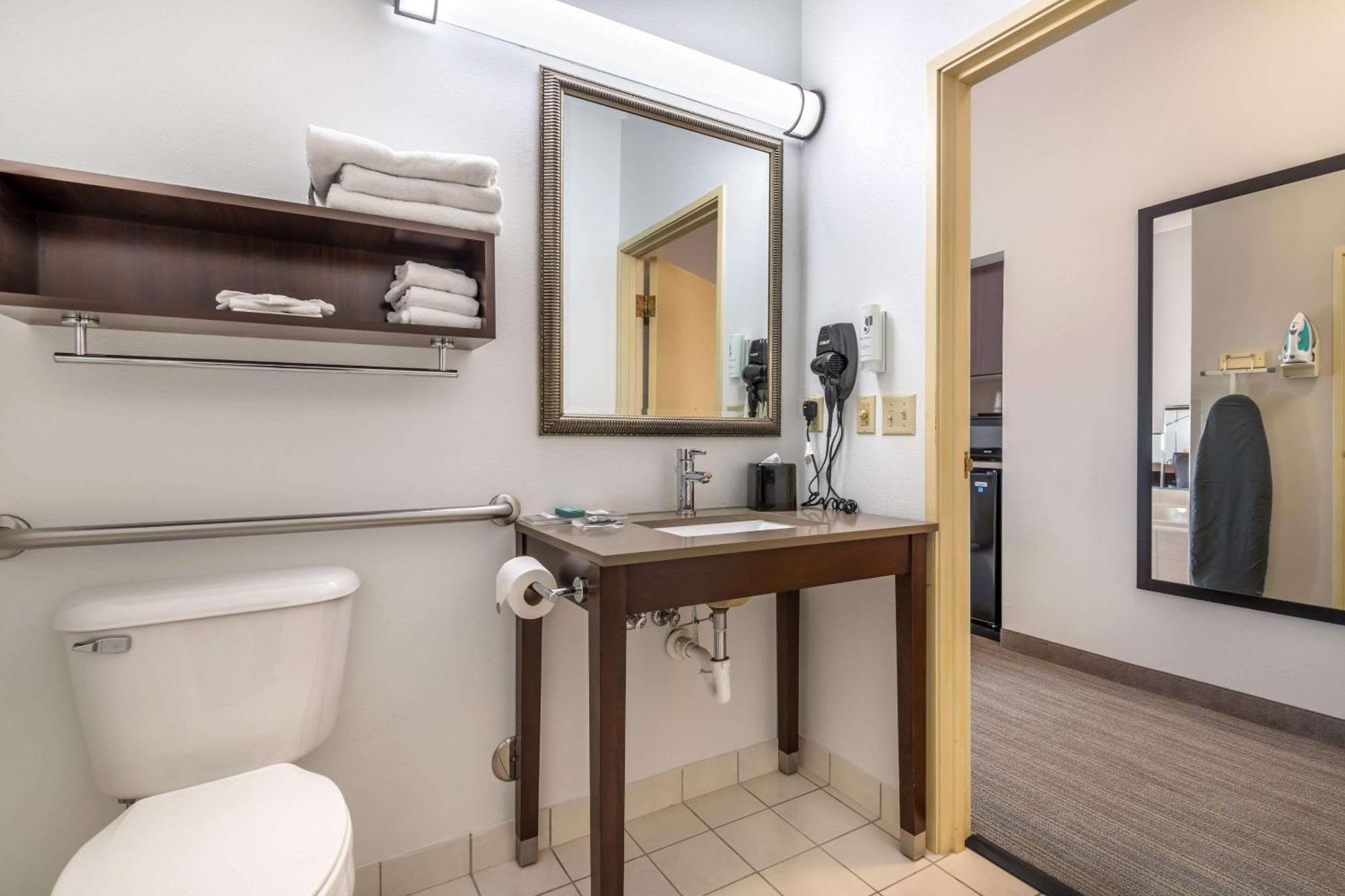 Country Inn & Suites By Radisson, Watertown, Sd Bagian luar foto