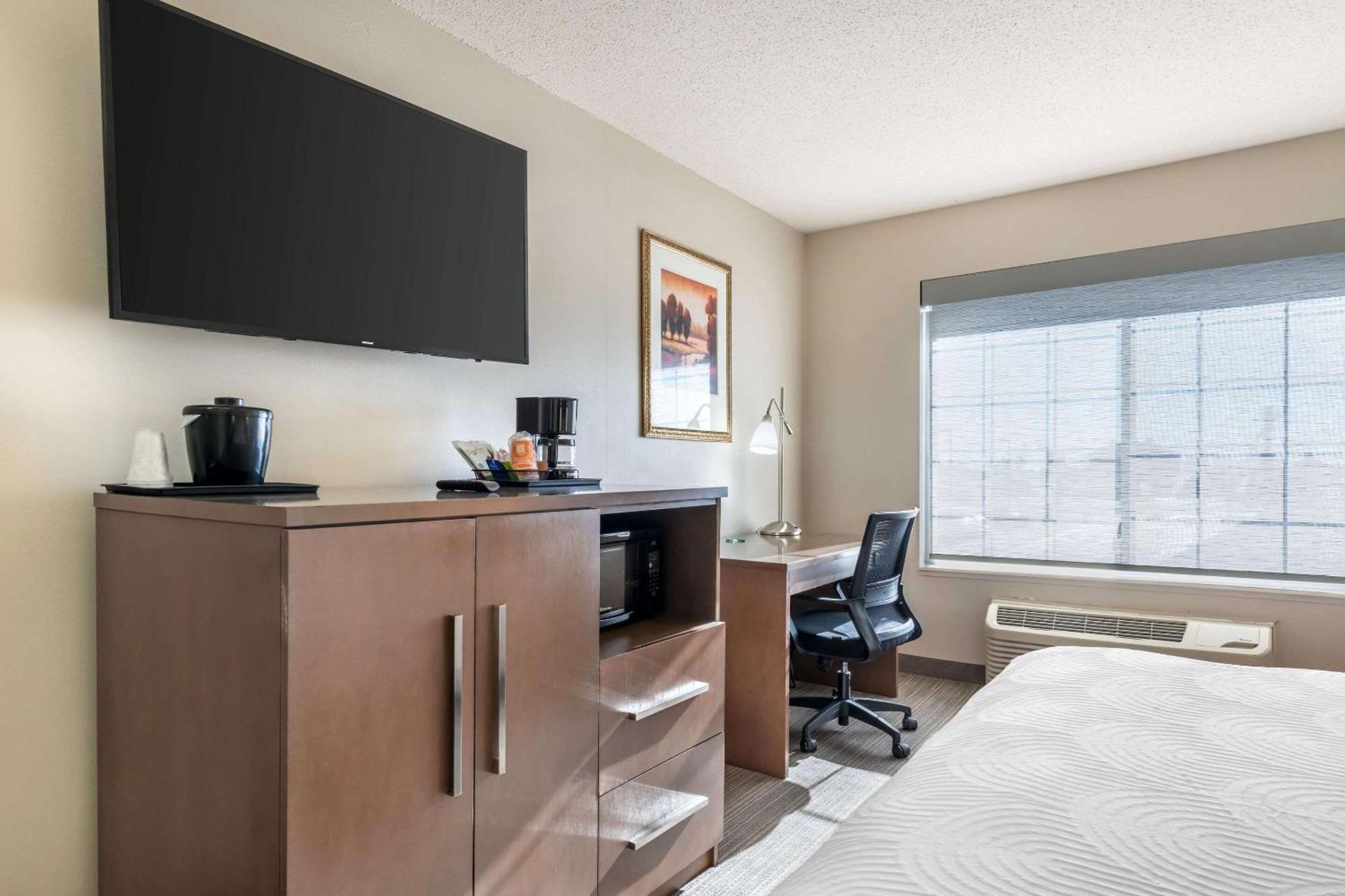 Country Inn & Suites By Radisson, Watertown, Sd Bagian luar foto