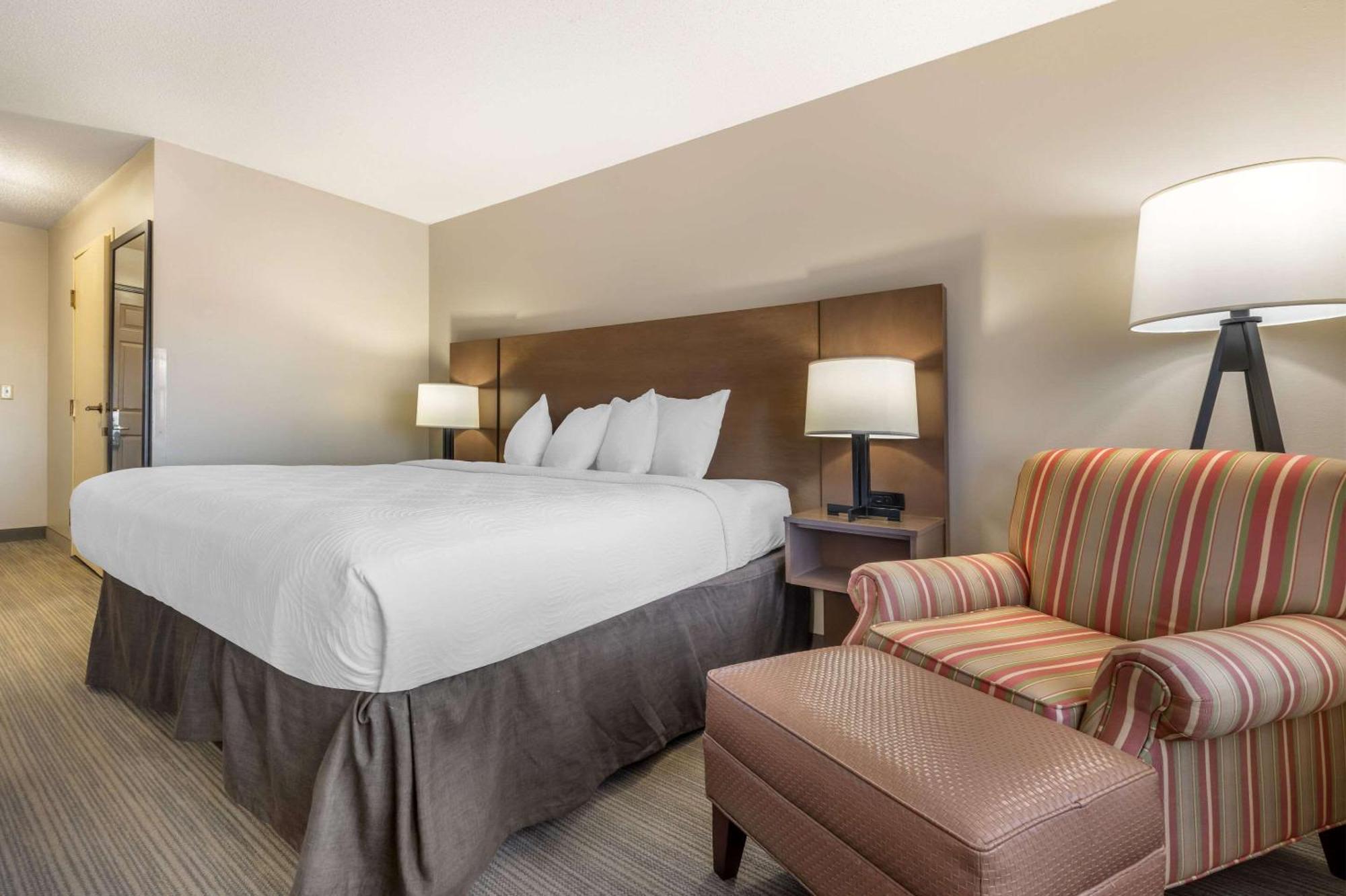 Country Inn & Suites By Radisson, Watertown, Sd Bagian luar foto