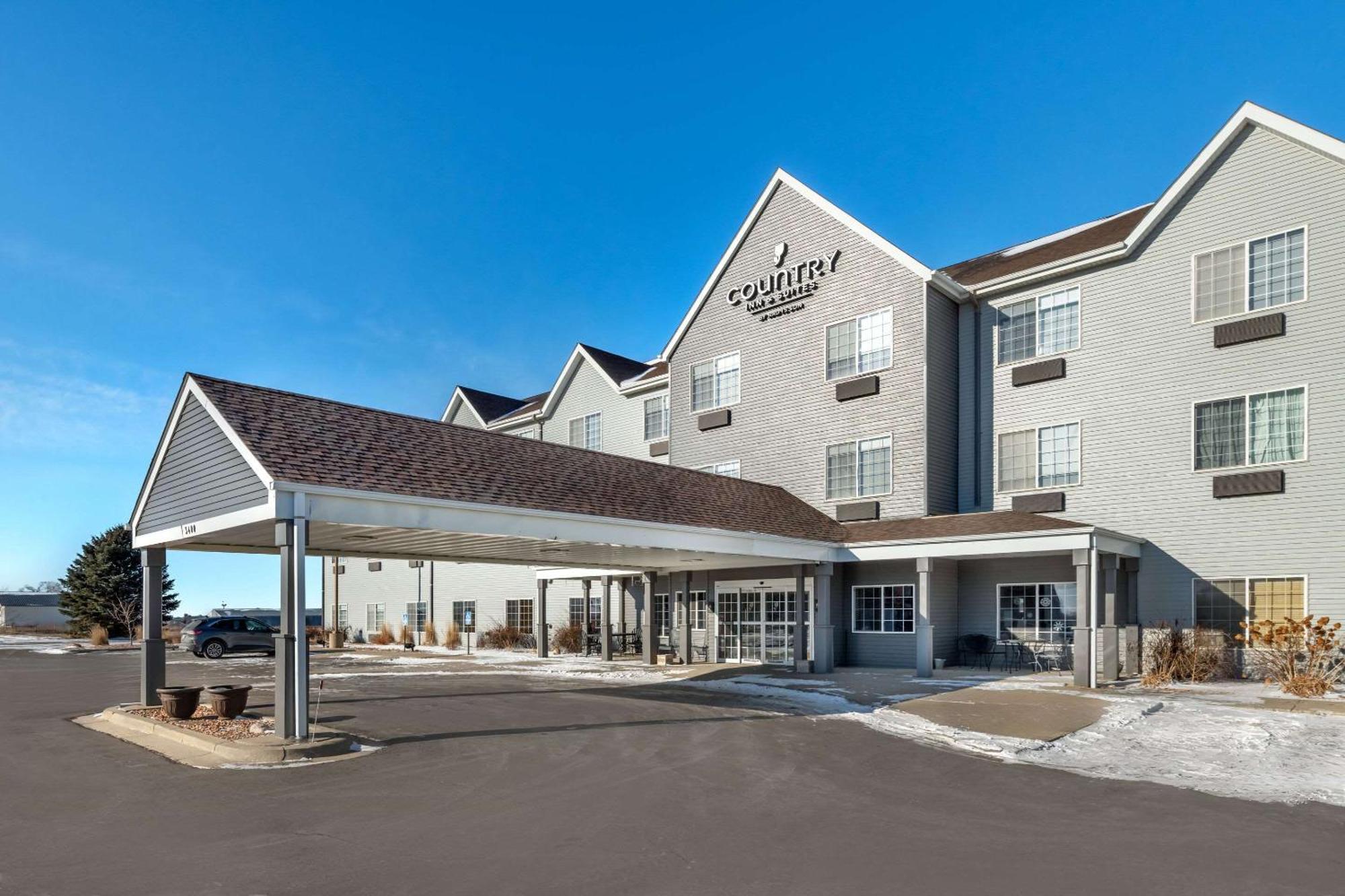 Country Inn & Suites By Radisson, Watertown, Sd Bagian luar foto
