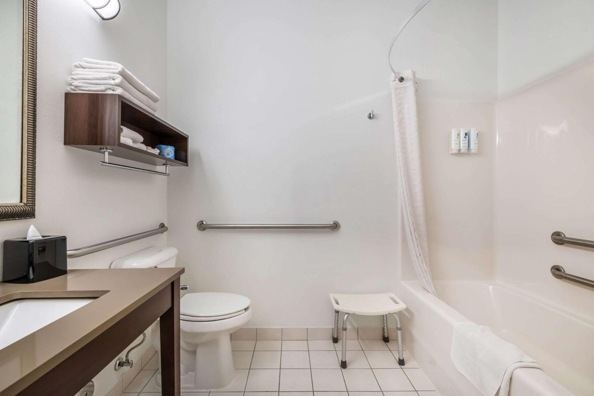 Country Inn & Suites By Radisson, Watertown, Sd Bagian luar foto