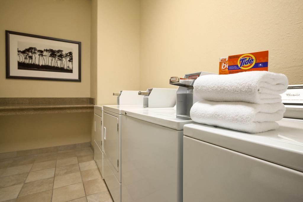 Country Inn & Suites By Radisson, Watertown, Sd Bagian luar foto