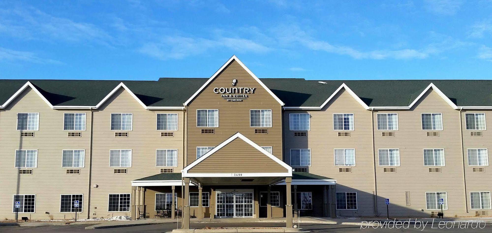 Country Inn & Suites By Radisson, Watertown, Sd Bagian luar foto