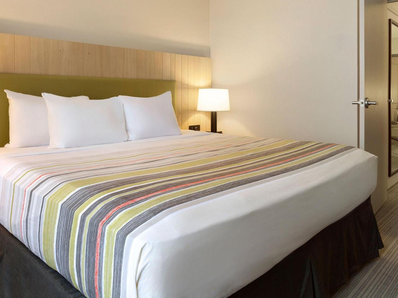 Country Inn & Suites By Radisson, Watertown, Sd Bagian luar foto