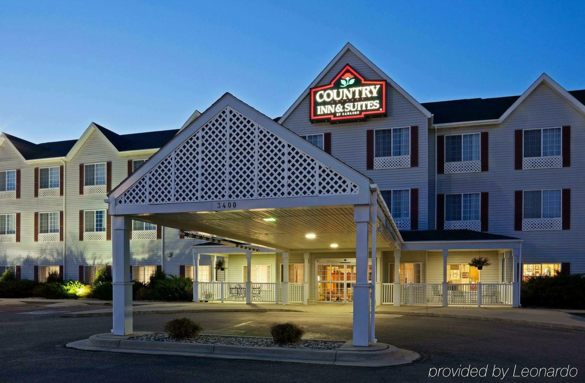 Country Inn & Suites By Radisson, Watertown, Sd Bagian luar foto